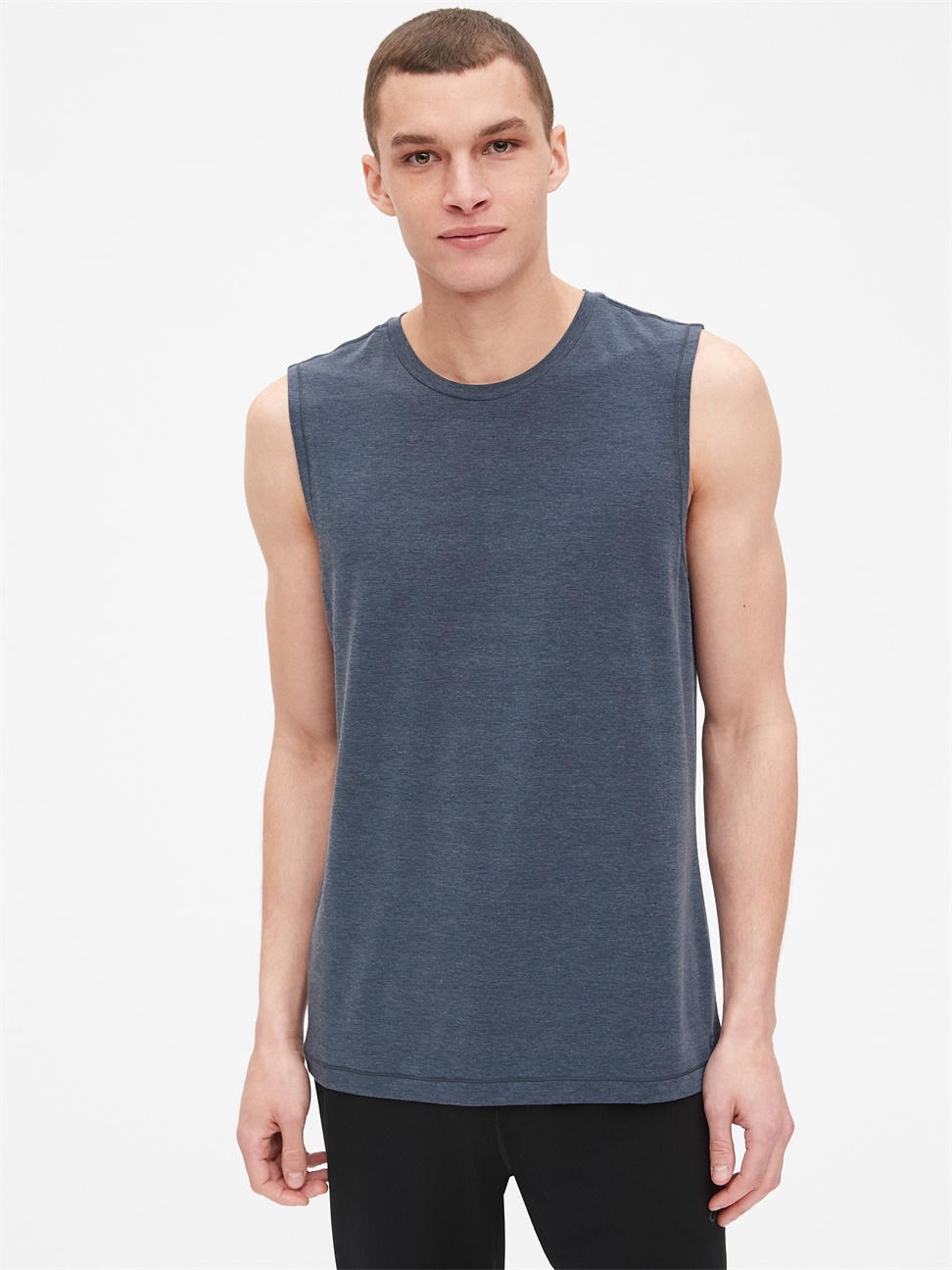 男裝|透氣無袖圓領運動T恤 Gap Fit運動系列-深藍色