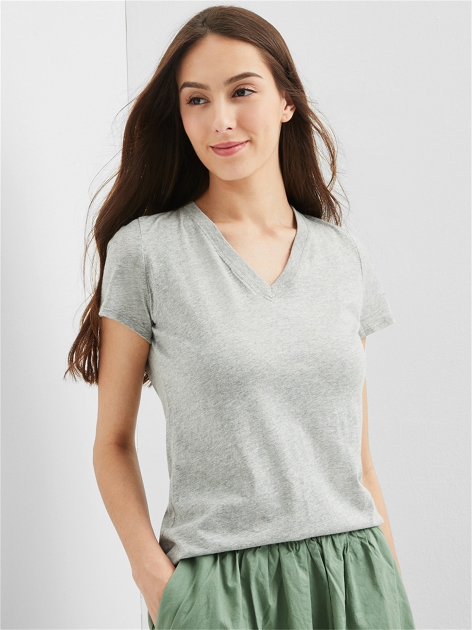 女裝|簡約素色V領短袖T恤-石楠灰