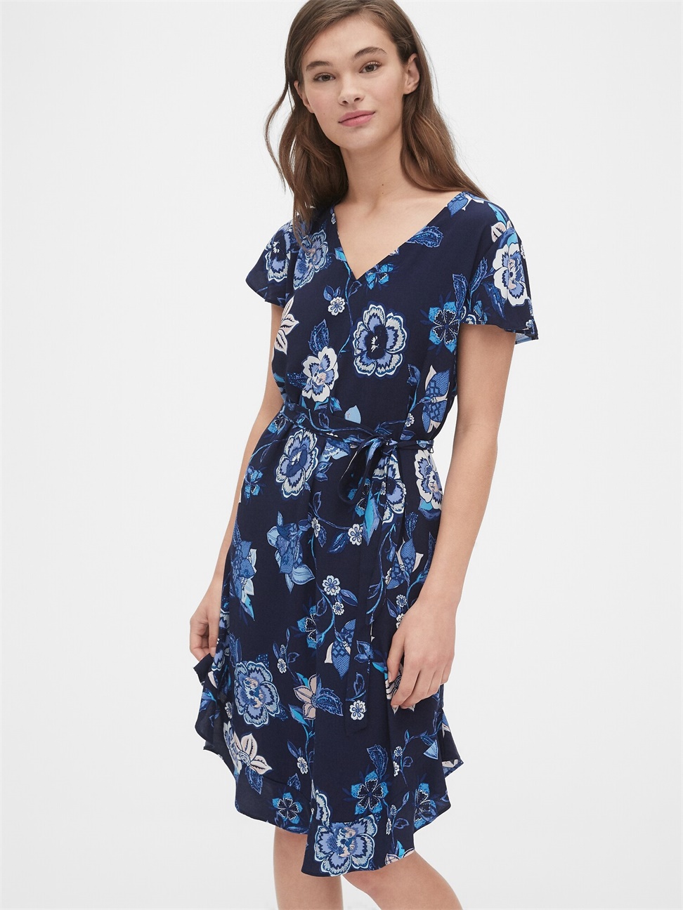 女裝|柔軟蝴蝶袖V領洋裝-海軍藍花紋