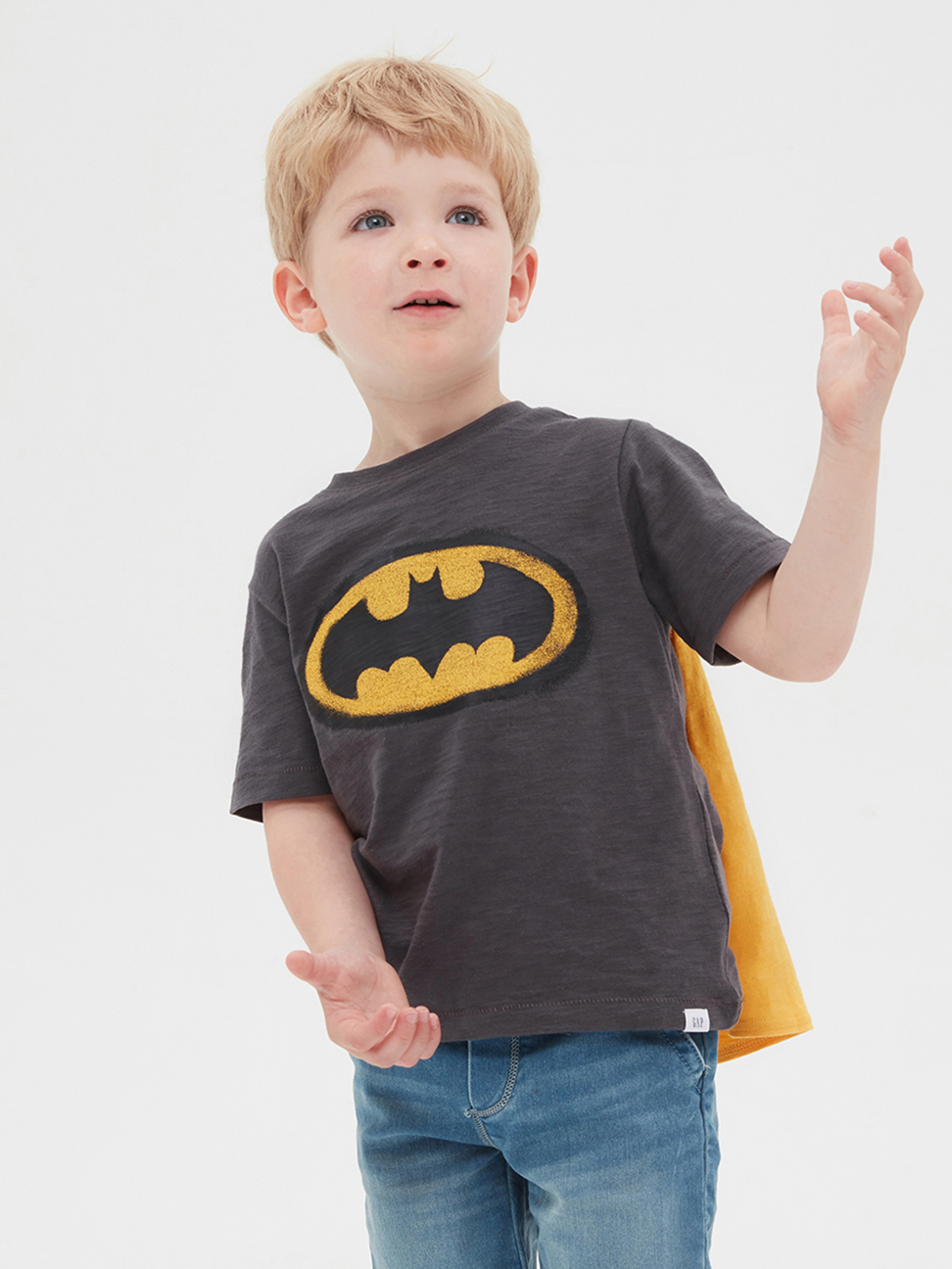 男幼童裝|Gap x DC™正義聯盟聯名 蝙蝠俠短袖披風T恤-溫和黑色