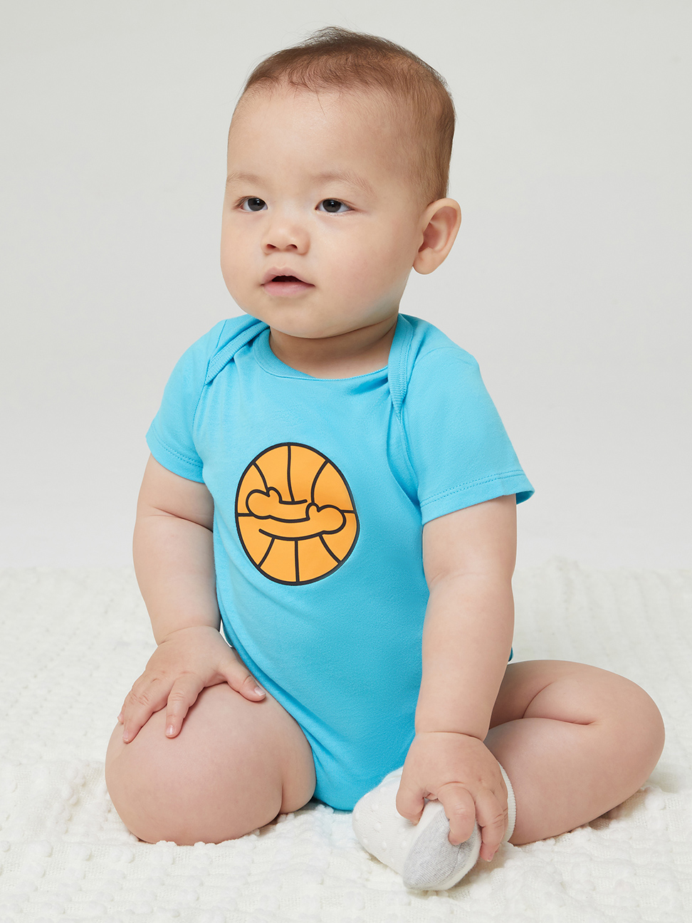 嬰兒裝|Gap x Ken Lo藝術家聯名 純棉印花包屁衣-天藍色