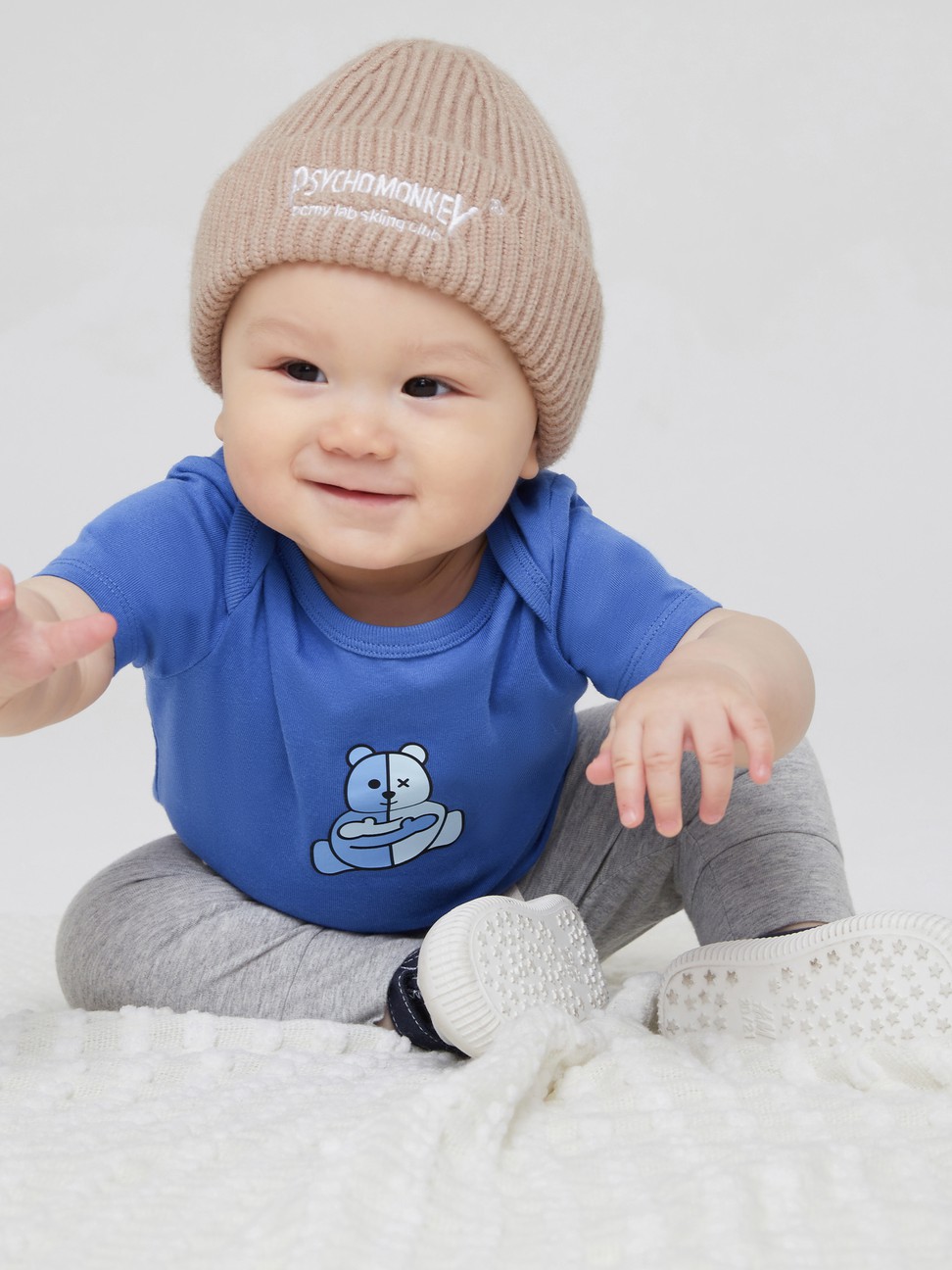 嬰兒裝|Gap x Ken Lo藝術家聯名 純棉印花包屁衣-藍色