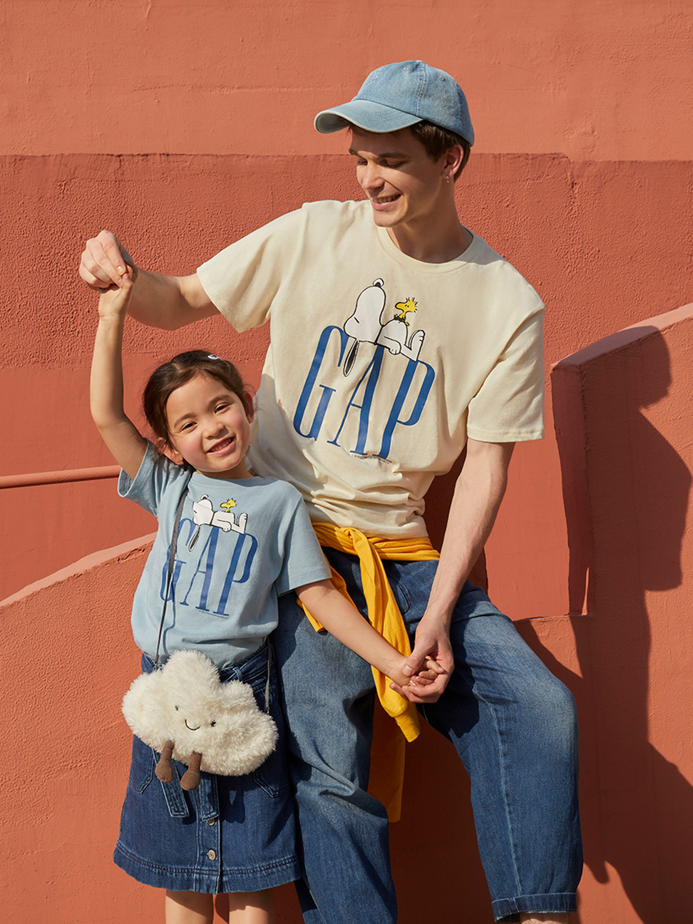 男女同款|Gap x Snoopy史努比聯名 Logo運動短袖T恤-淺米色