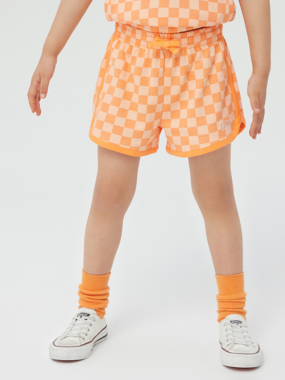 女童|Logo薄款寬鬆棋盤格休閒短褲-橙色棋盤格