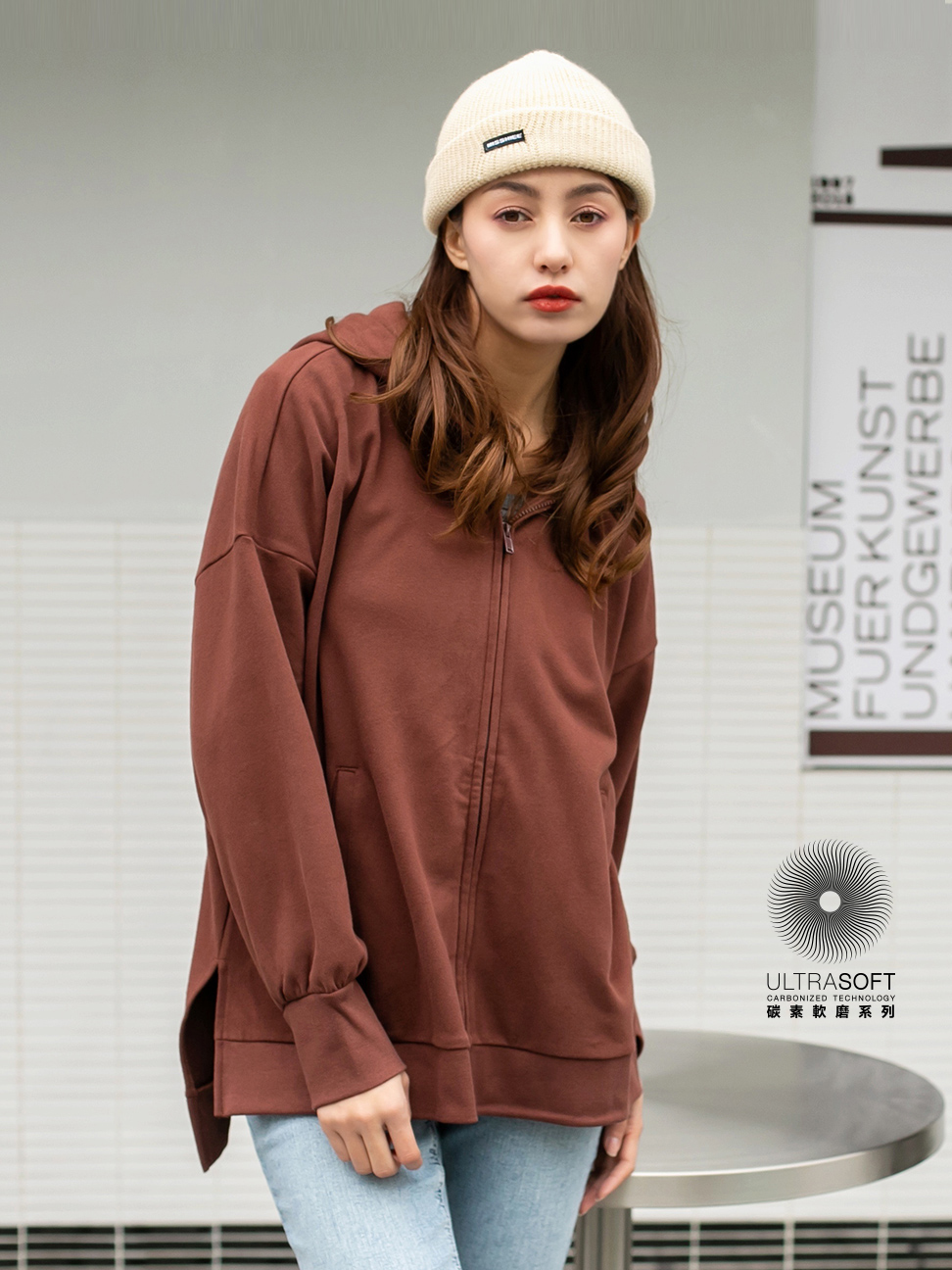 女裝|碳素軟磨法式圈織系列 Logo寬鬆柔軟連帽休閒外套