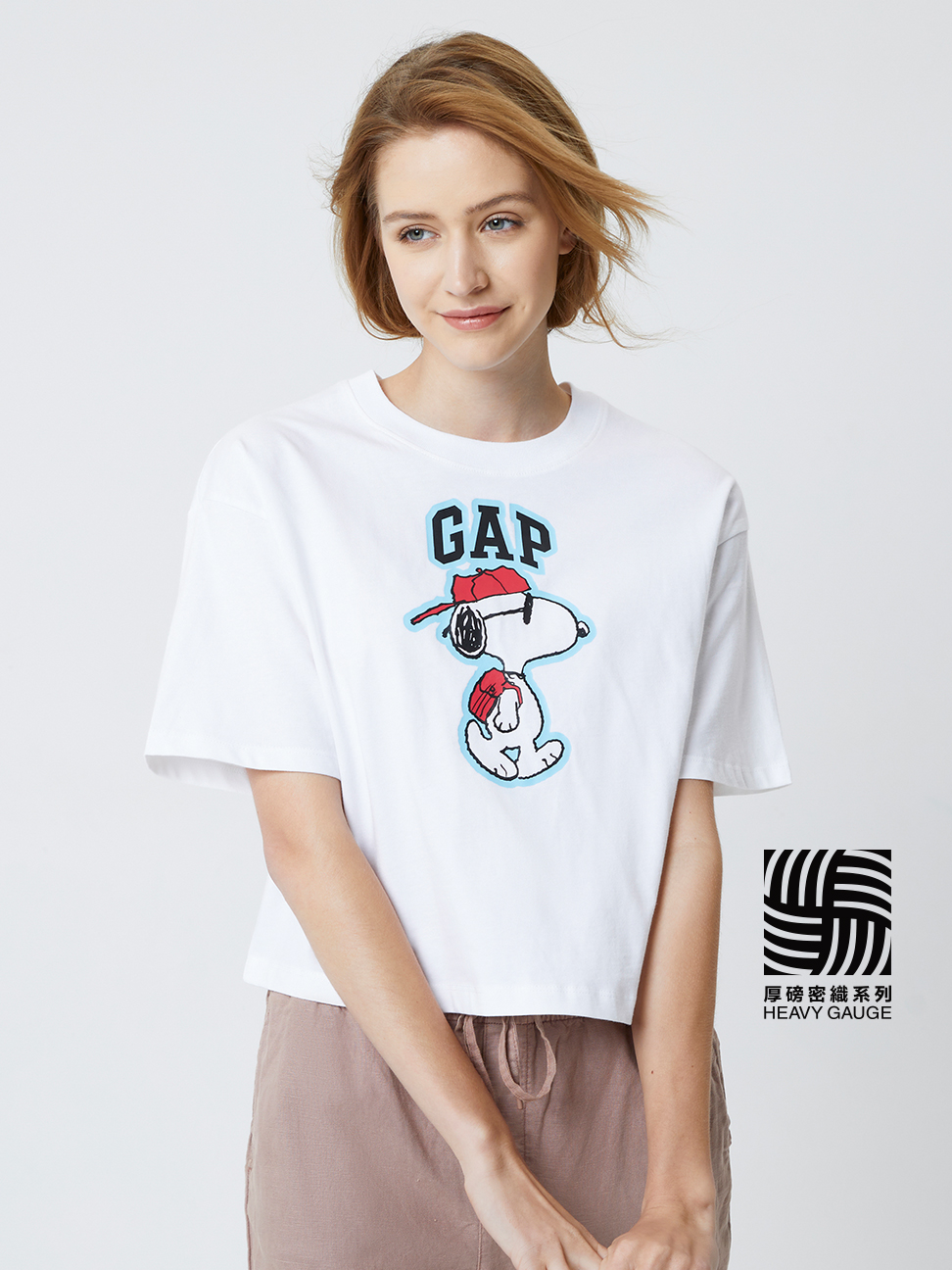 女裝|Gap x Snoopy史努比聯名 純棉落肩T恤-光感亮白