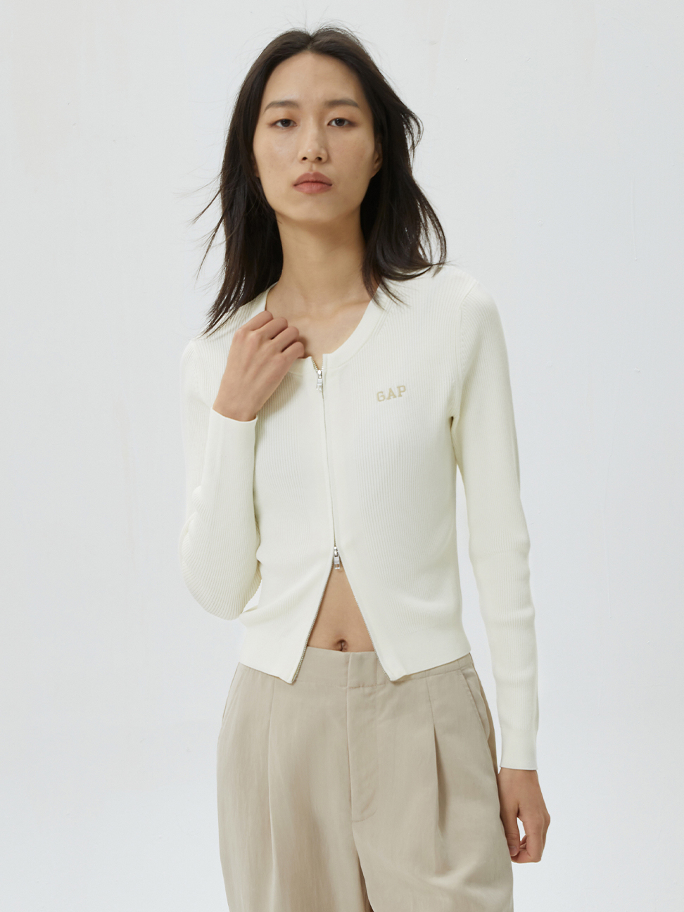 女裝|Logo羅紋V領拉鍊短版針織外套-灰白色