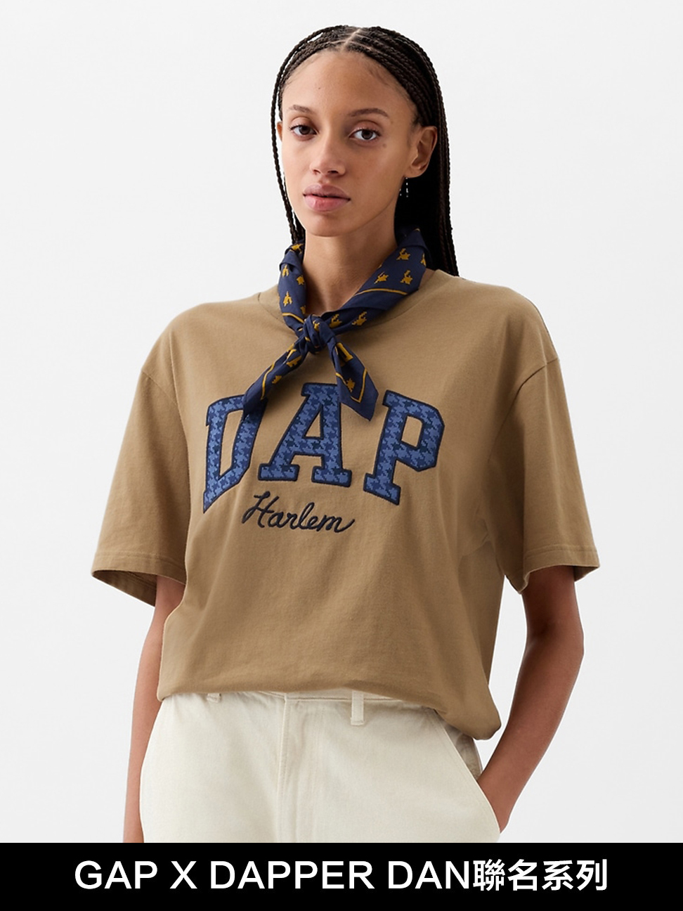 男女同款|Gap x DAP聯名 Logo純棉圓領短袖T恤-卡其色