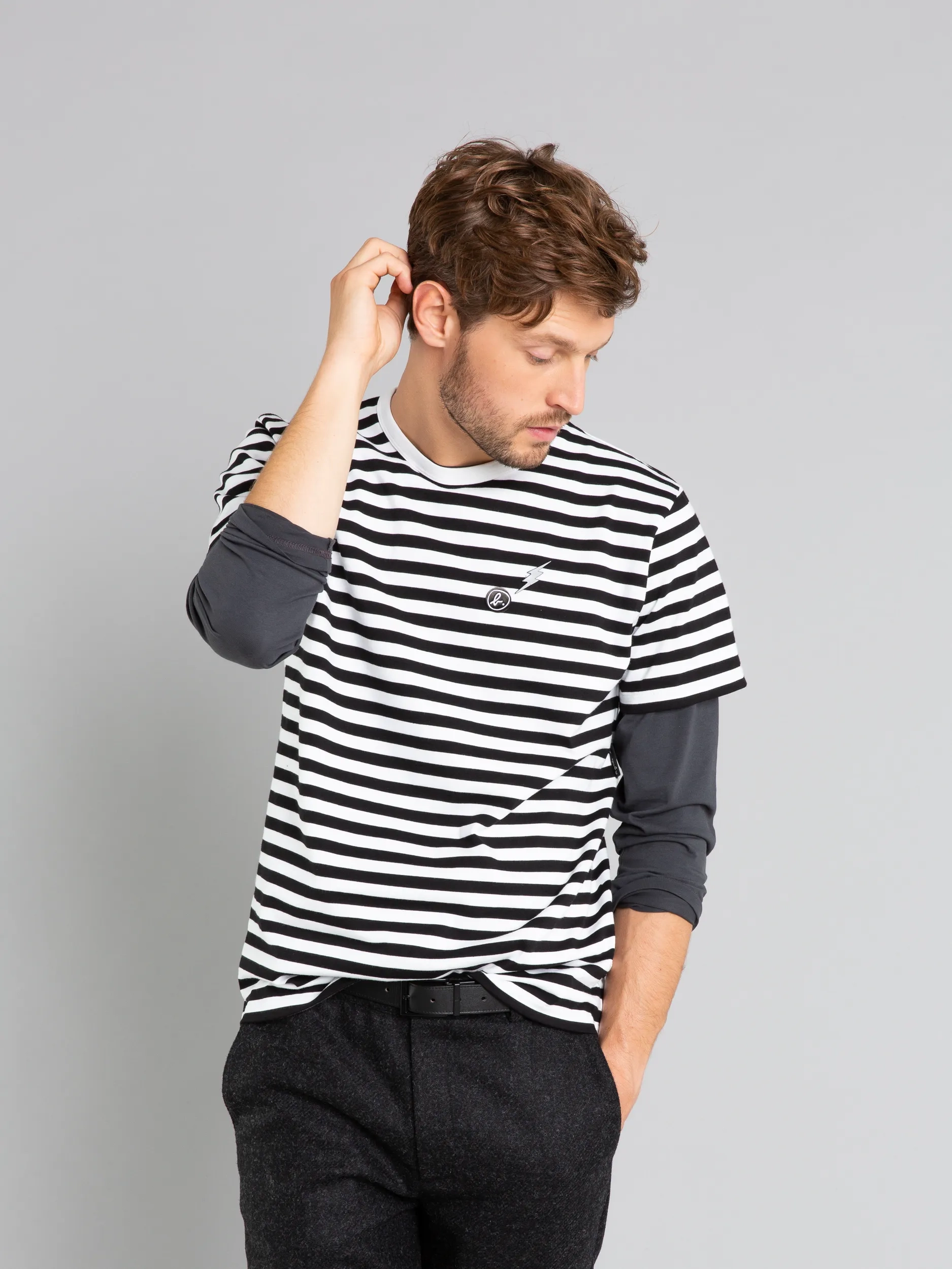 MEN BLACK AND WHITE SHORT SLEEVES STRIPED COULOS T-SHIRT