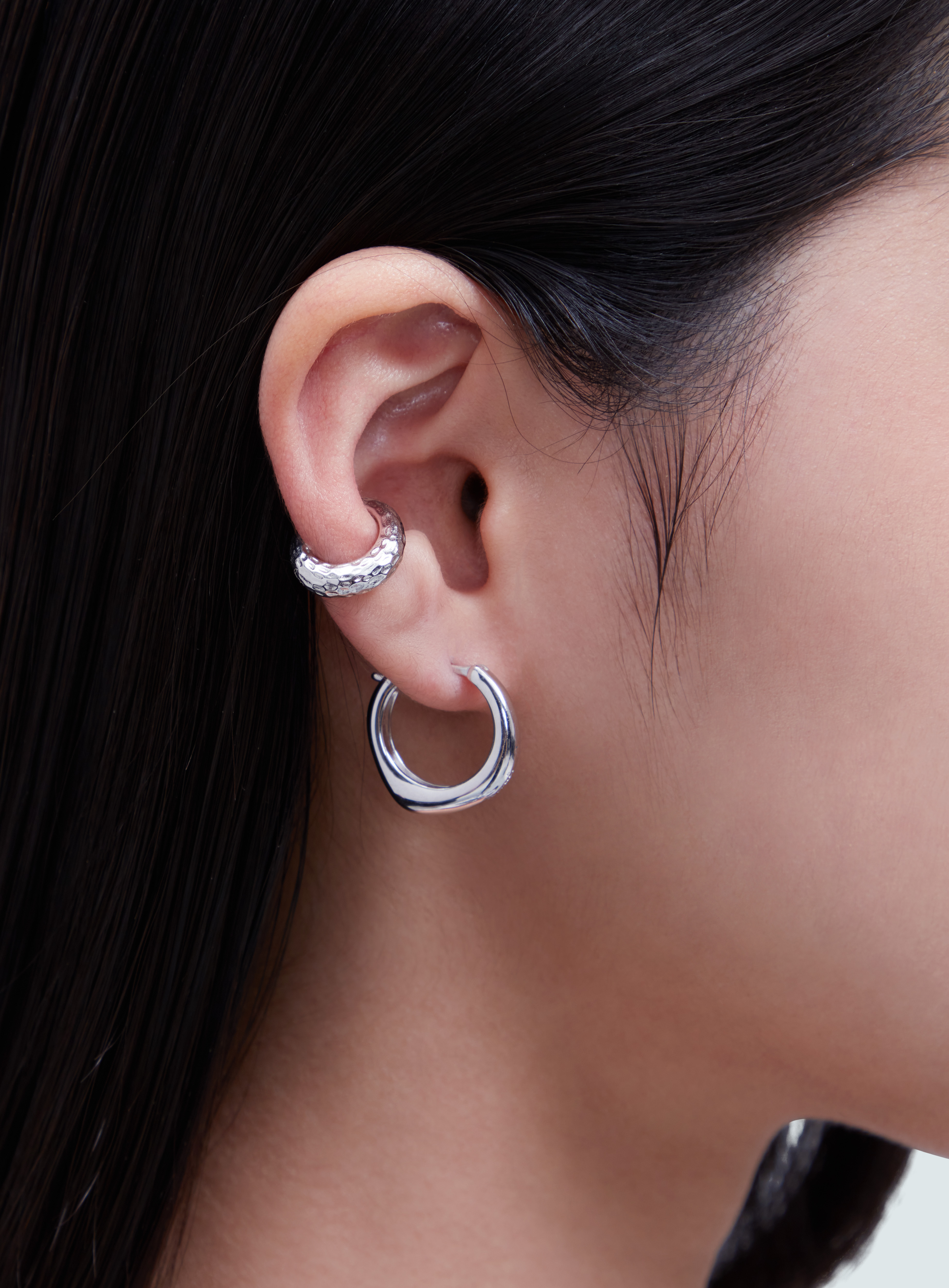 WOMEN'S SILVER B. LOGO EARRING (SINGLE) | agnès b. HK