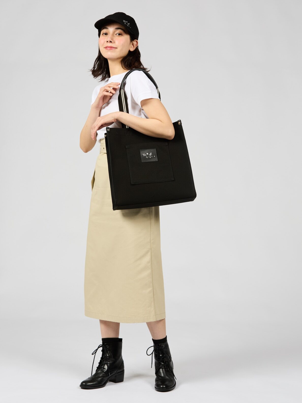 To b. WOMEN'S SQUARE TOTE BAG | agnès b. HK