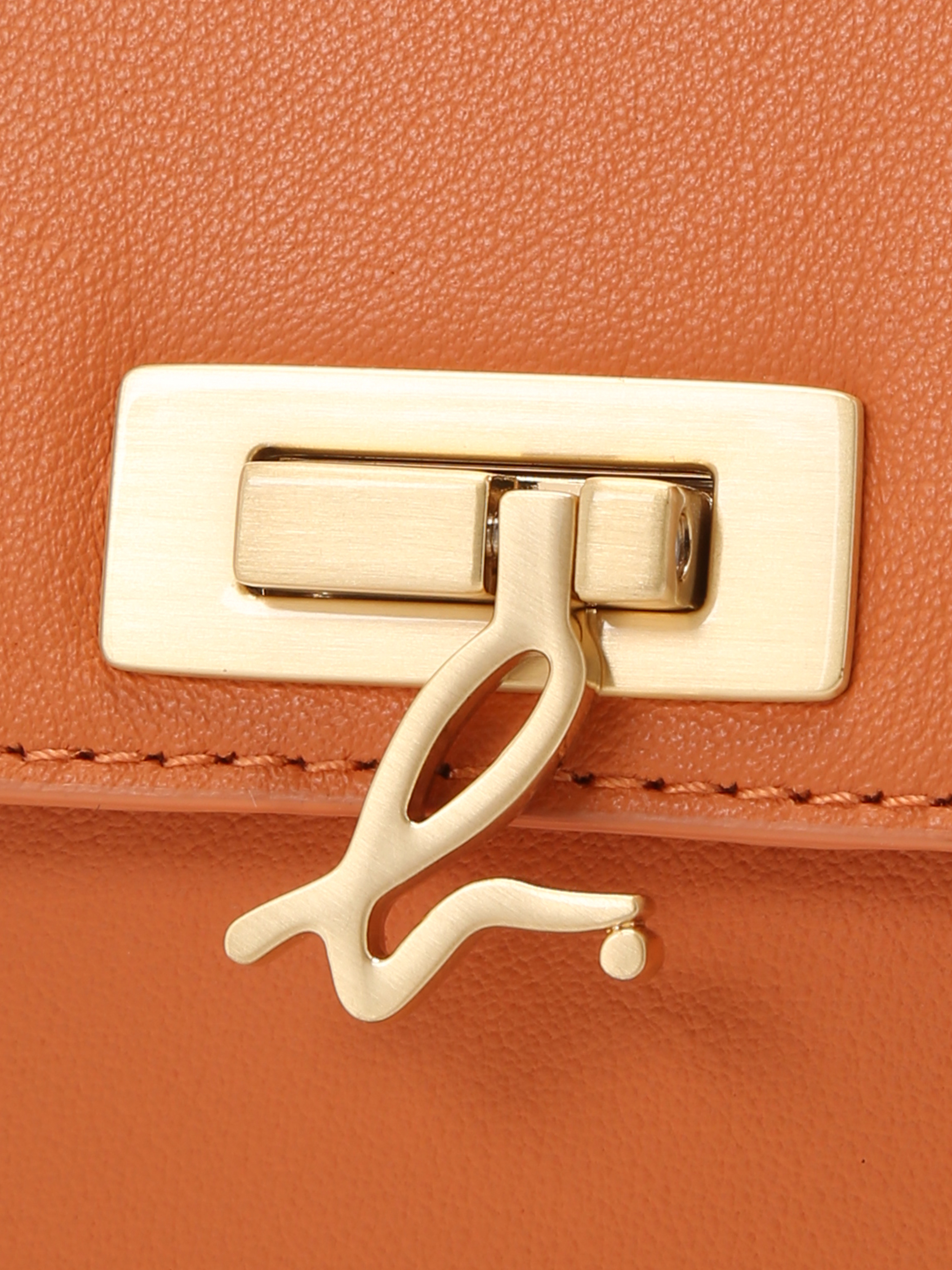 Women's metal b Logo Leather square Shoulder Bag | agnès b. TW