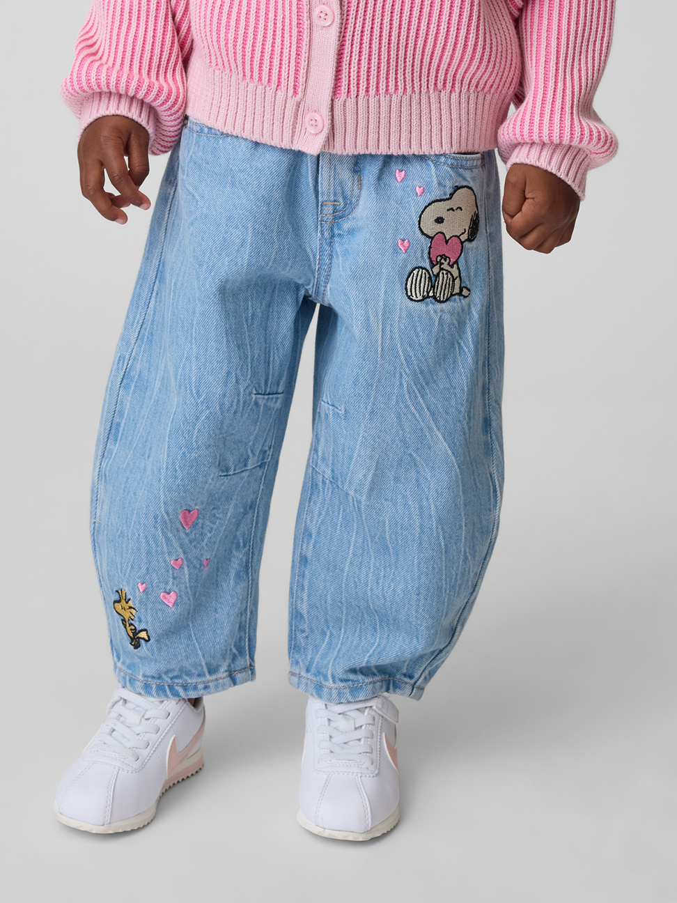 女幼童裝|Gap x Snoopy史努比聯名 刺繡寬鬆牛仔褲-中度水洗