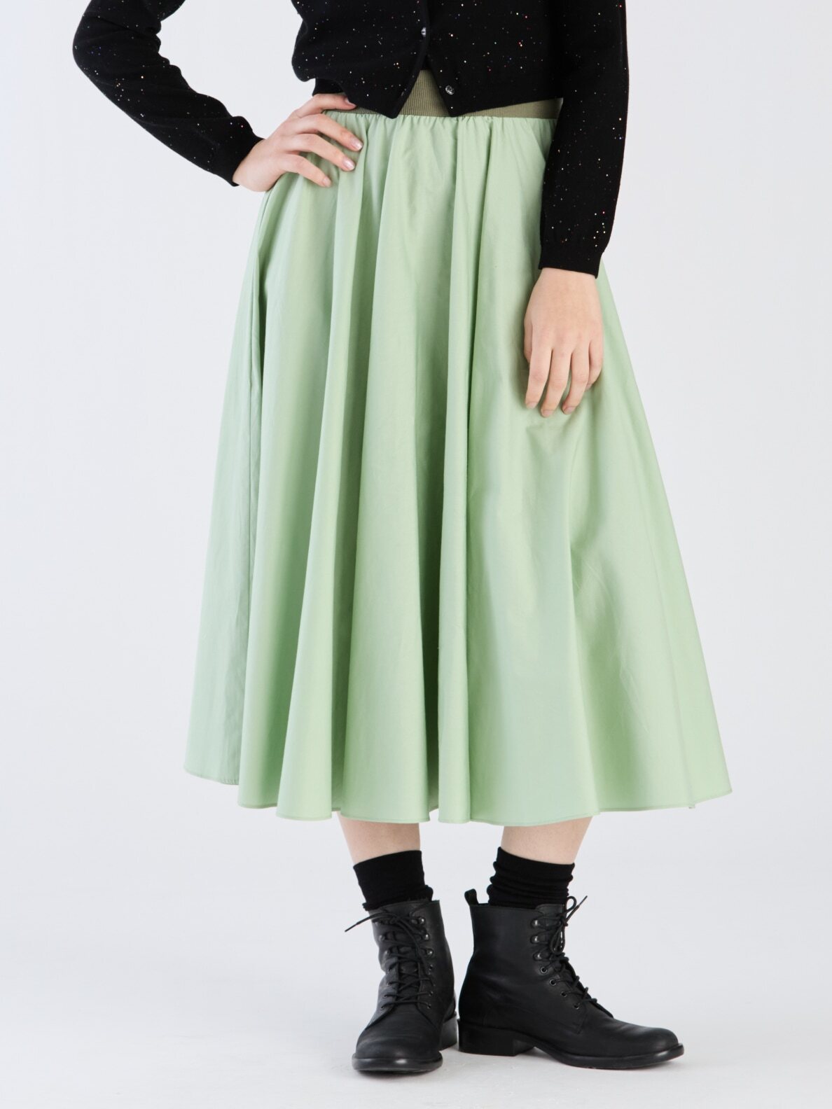 To b. WOMEN'S ACCORDION PLEATED SKIRTS | agnès b. HK